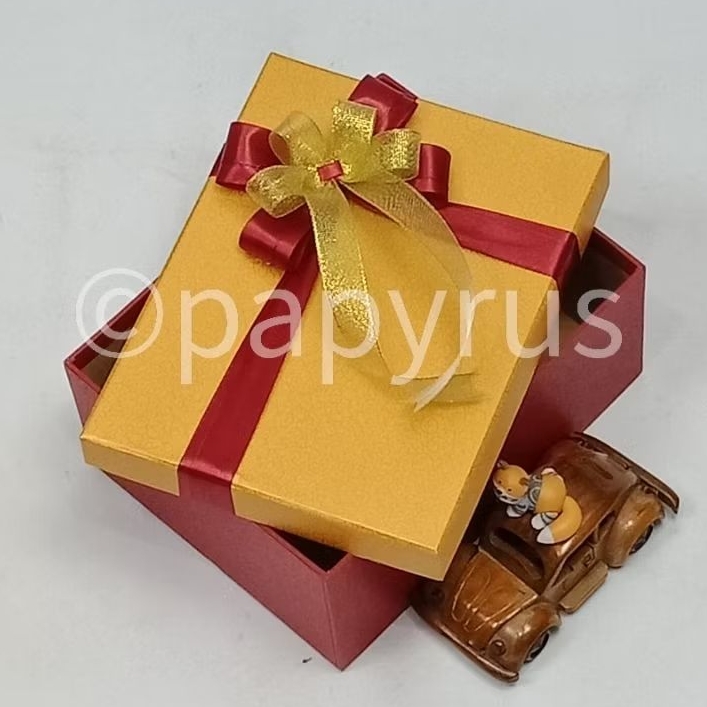 

PAPYRUS Kombinasi 17,5x22,5 Tinggi 8cm Kotak Kado Gift Box Hardbox Hampers Hadiah V1