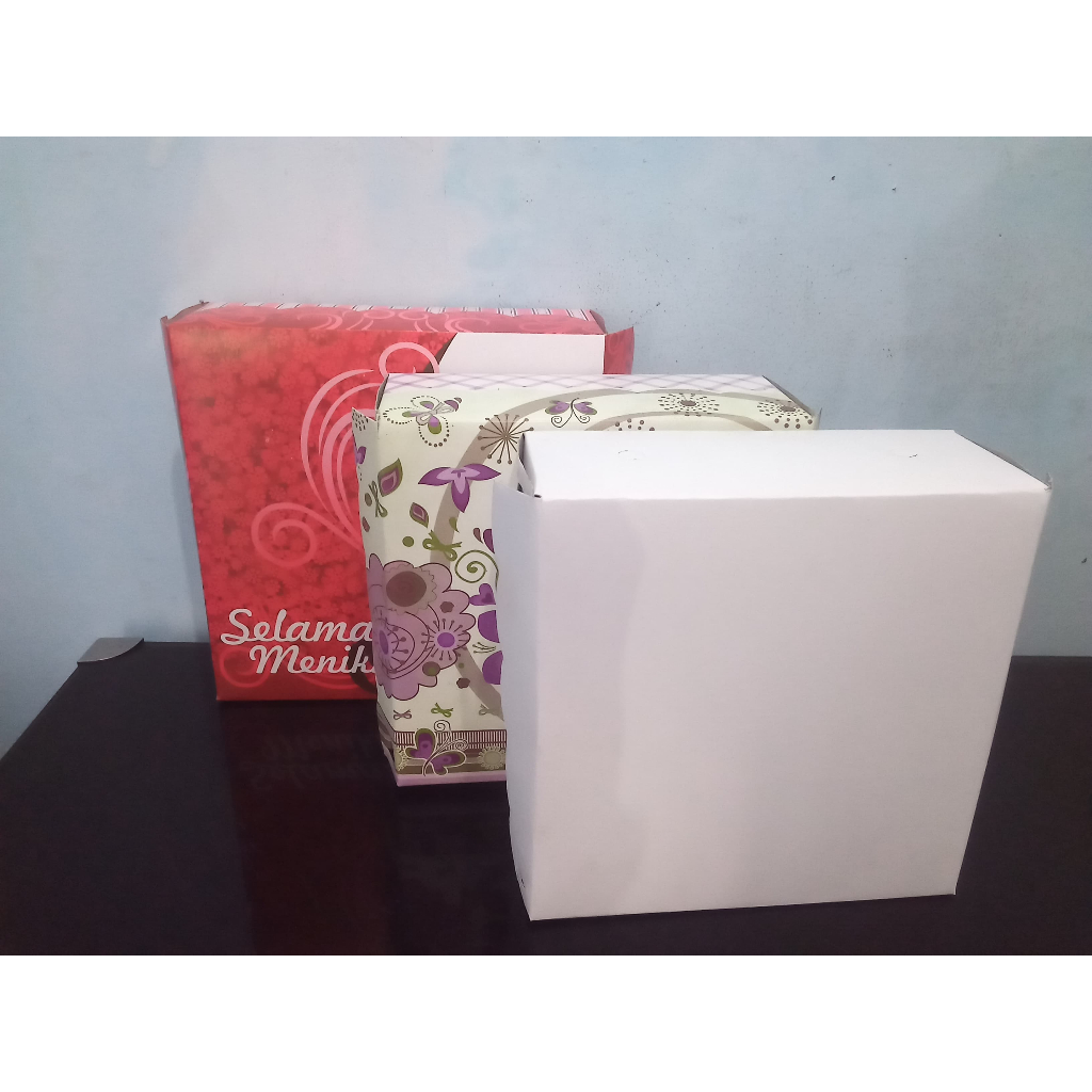 

Kardus Nasi Kotak Polos dan Bermotif / Kotak Nasi Untuk Hajatan