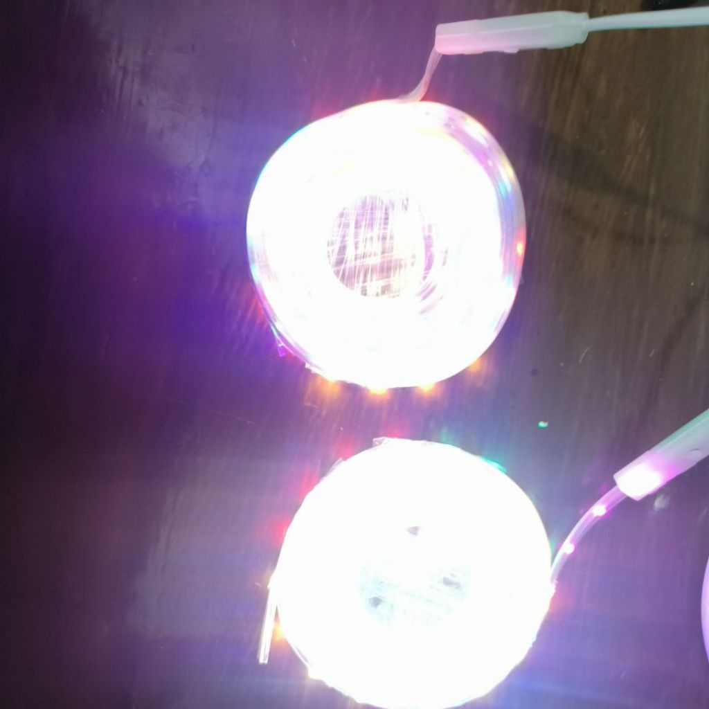 Lampu LED strip warna warni