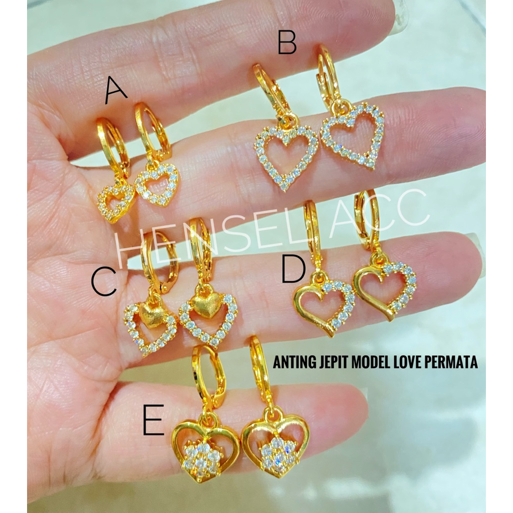 Perhiasan Anting Jepit Love Permata Warna Emas Fashion Wanita Cantik Elegan Giwang