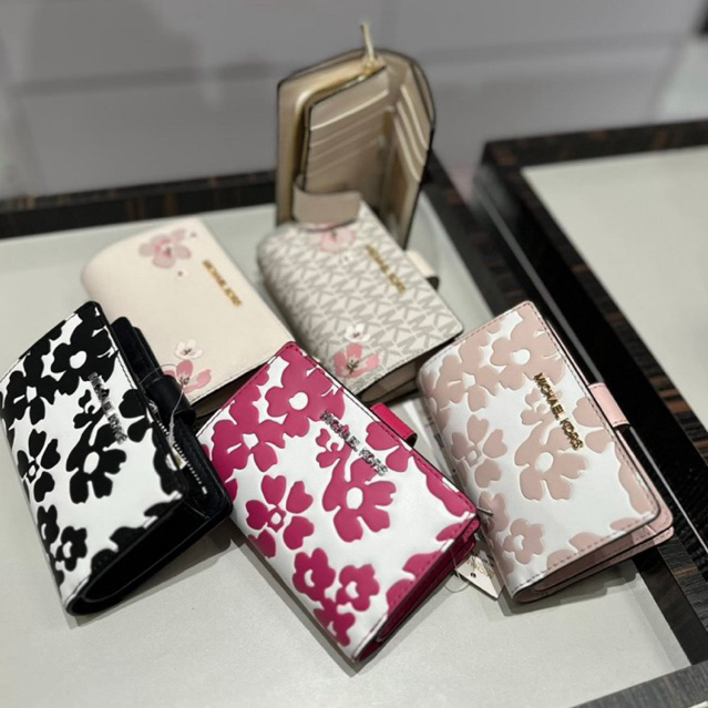 DOMPET KARTU UANG MK MICHA3L K0RS JET SET MEDIUM DLORAL PRINT BIFOLD WALLET