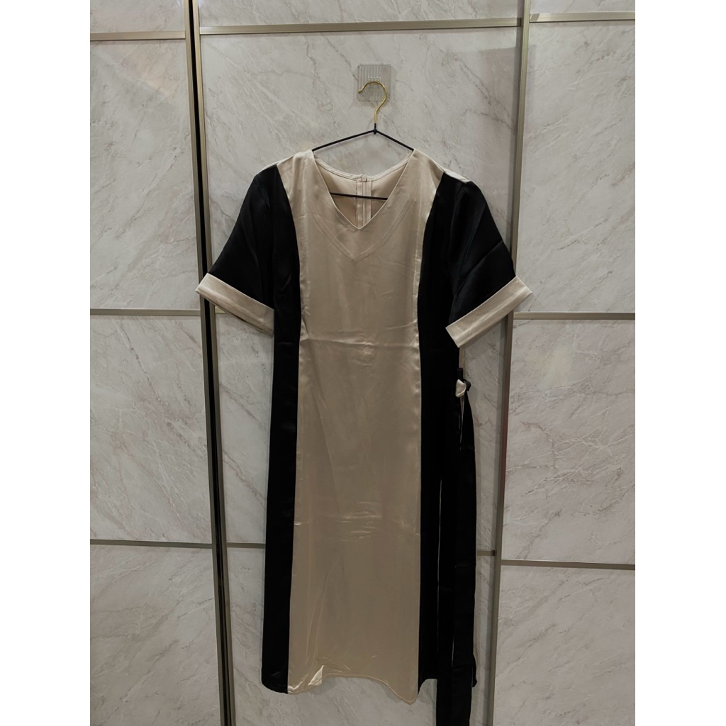 preloved dress panjang cream hitam