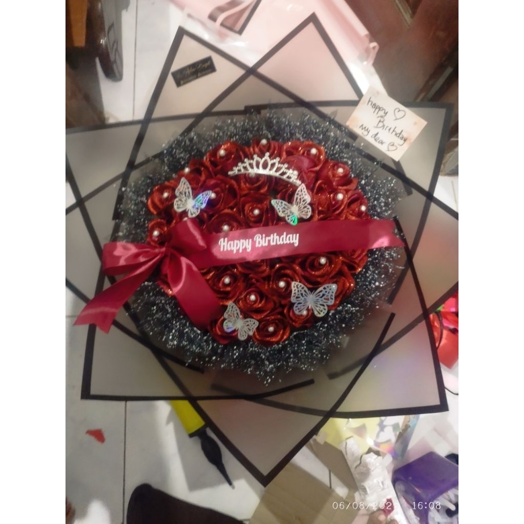 

(REALPICT) bucket satin warna marron 30 tangkai free mahkota pita ucapan kupu kupu