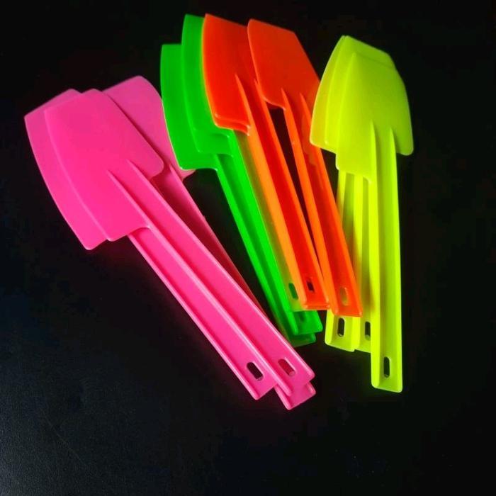 (12pcs) Solet Smile Plastik Serbaguna Tebal - Solet Kue Murah / Spatula