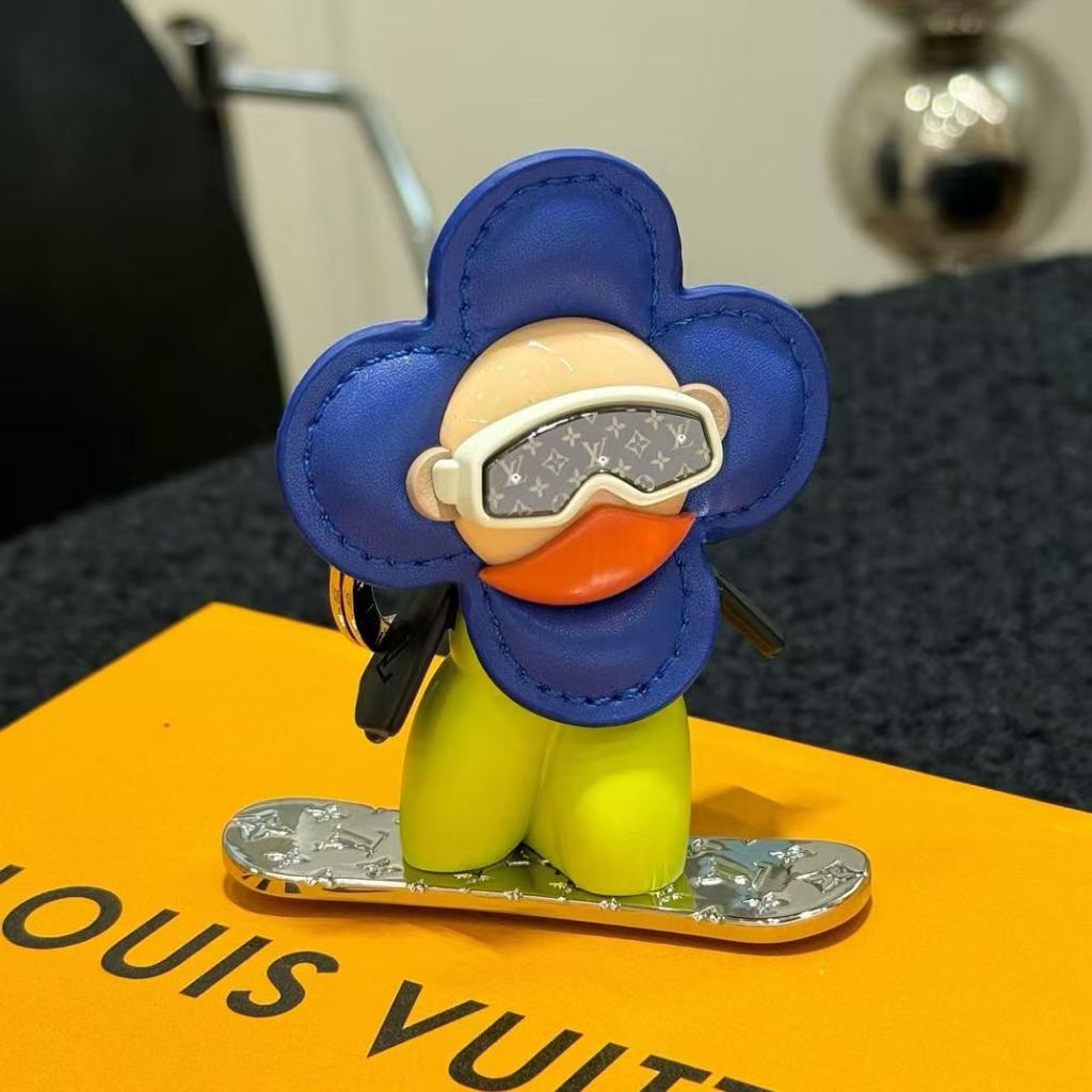 PRE ORDER BANTING HARGA gantungan kunci premium aksesori tas vivienne snowboarding edisi khusus kara