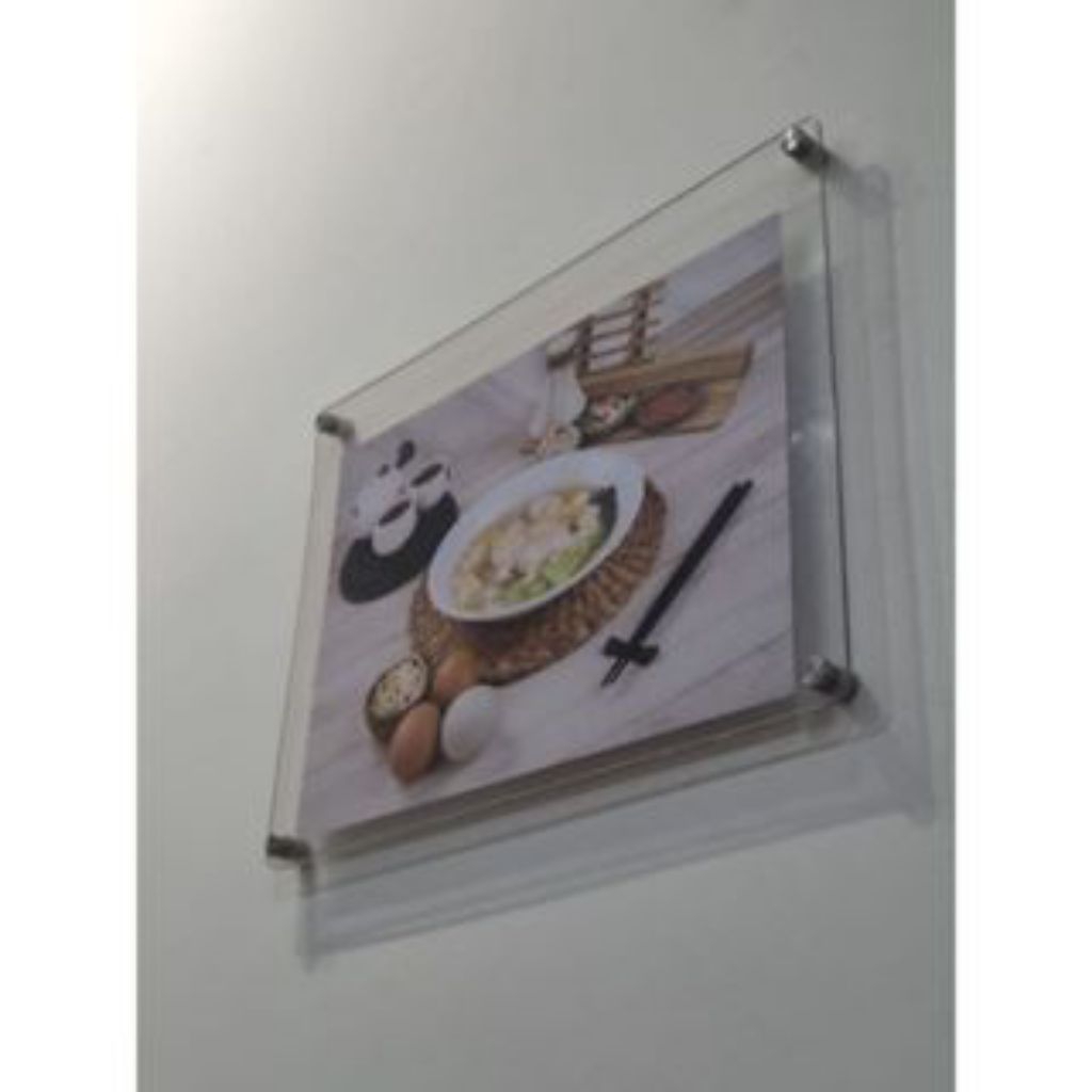 

ACRYLIC CUSTOM UKURAN 19x20 CM BAHAN 2MM BENING + LUBANG