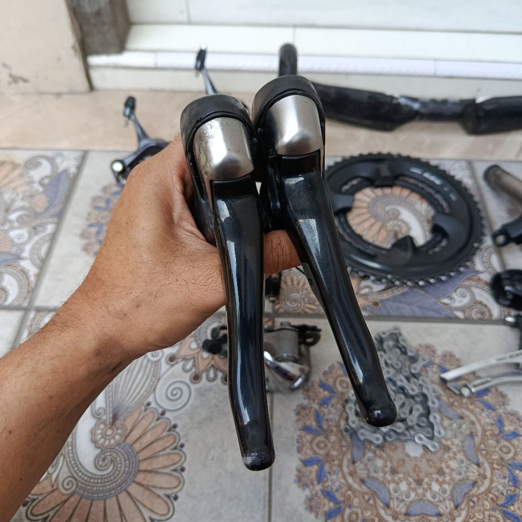 Brifter kanan kiri Shimano 105 5700 2x10 speed