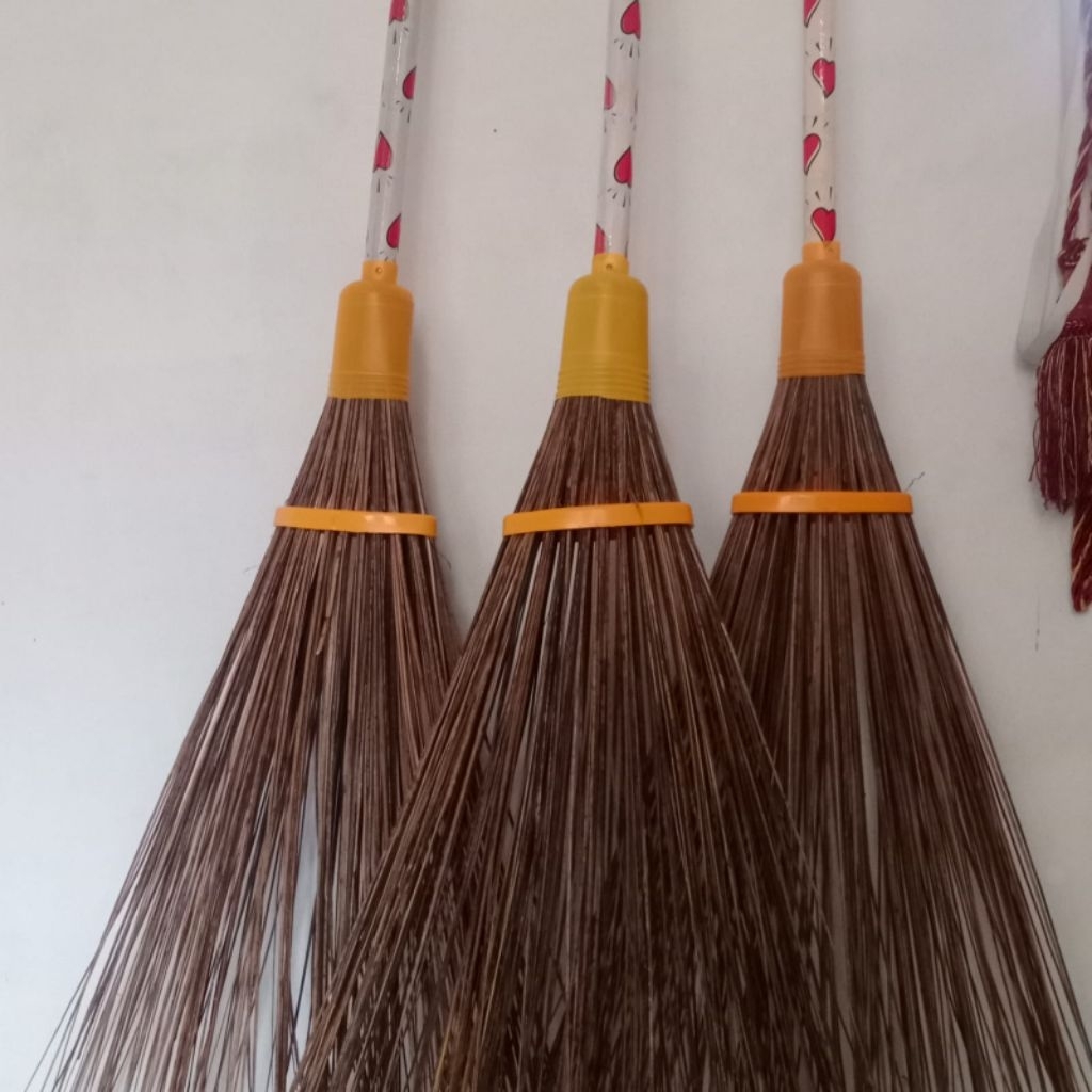 sapu taman lidi kelapa, sapu taman lakop, sapu taman panjang