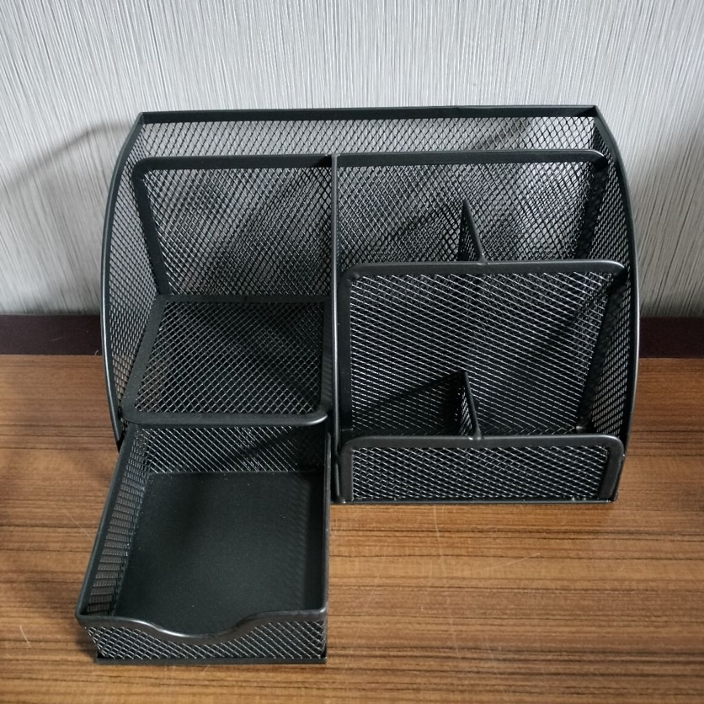 

Tempat Pulpen DS-M9103 / Tempat Alat Tulis Jaring Besi