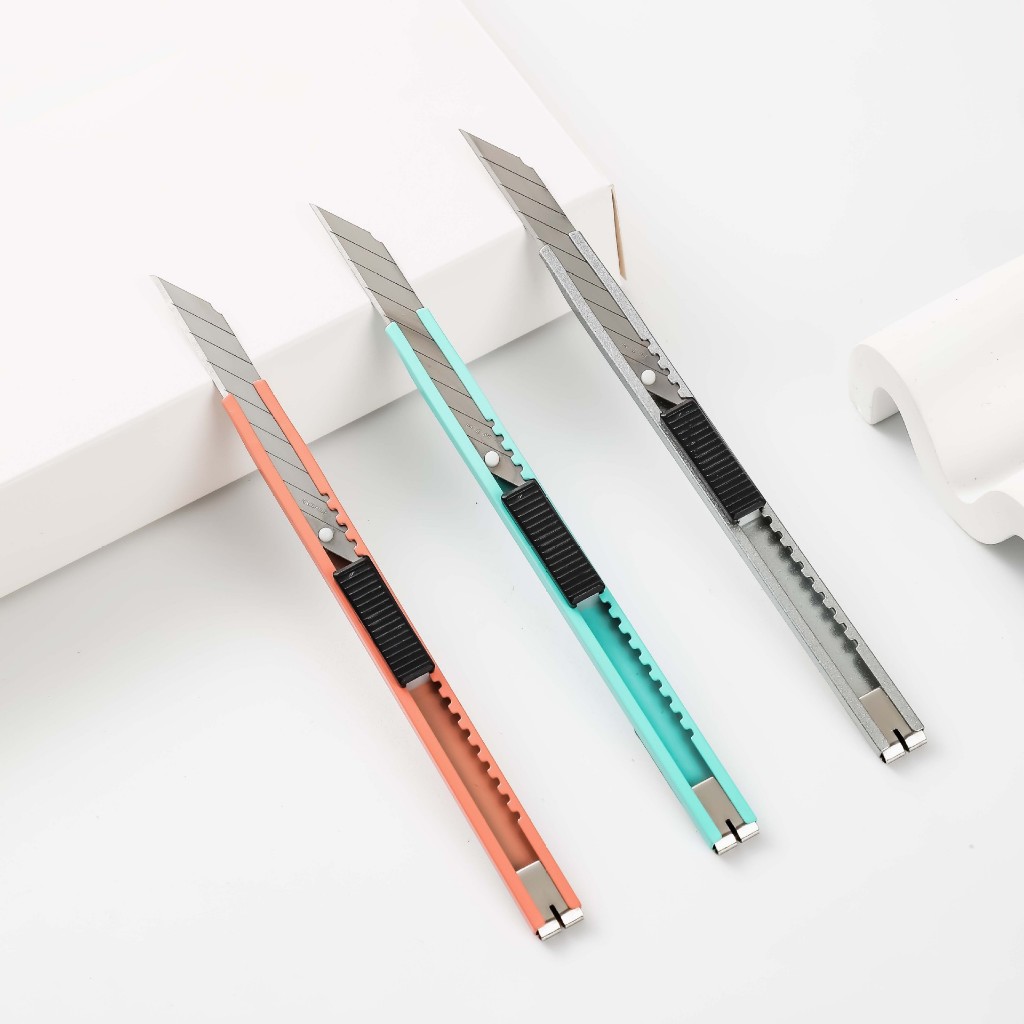 

061 Cutter Stainless Pisau Pemotong 9mm Auto Lock