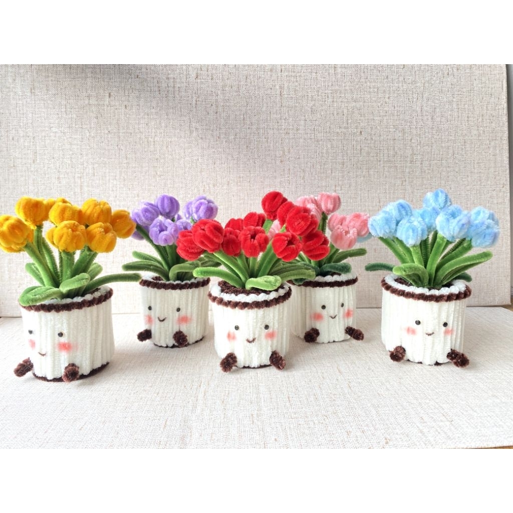 Pot mini tulip . Pot mini daisy . Pot mini lucu . Hiasan kamaw cewek . Hiasan meja . Hadiah