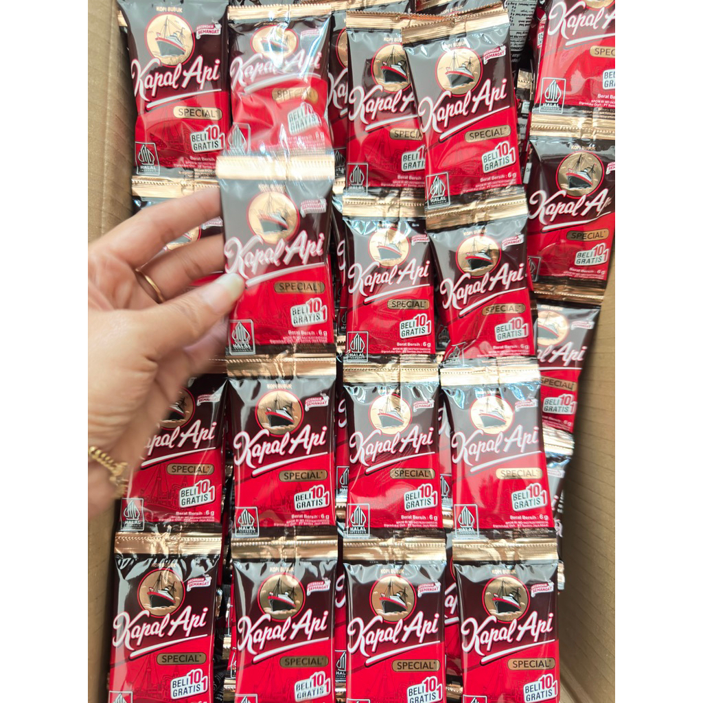 

PROMO Kopi KAPAL API mini renteng 11 sachet 6gr ( isi 11pcs ya )
