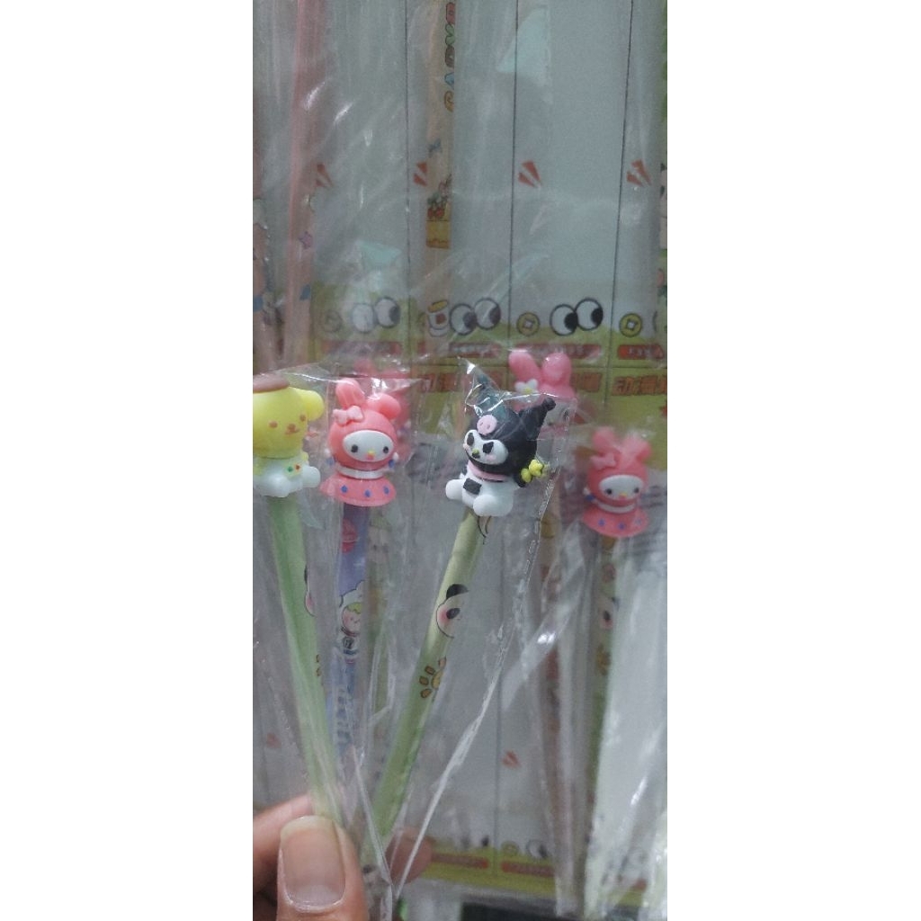 

pensil kepala karakter lucu