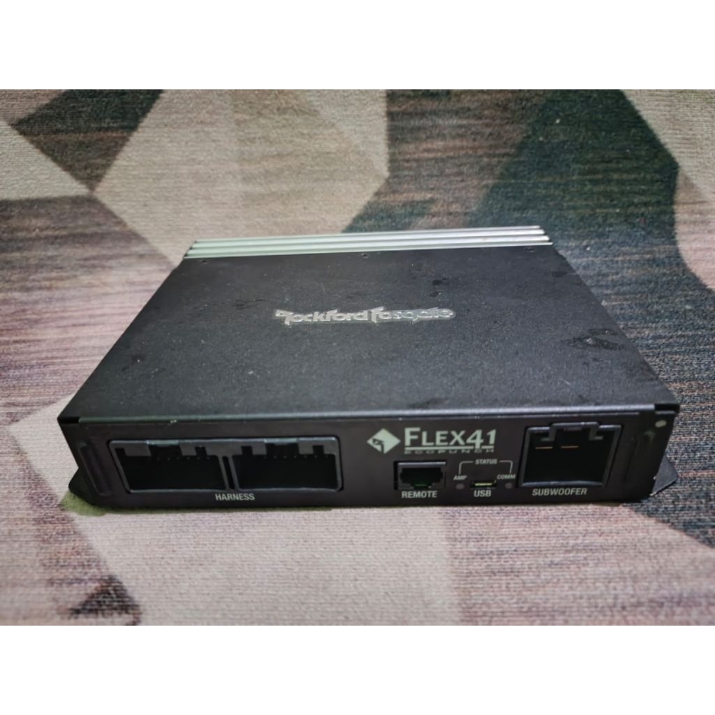 Subwoofer + power rockford bekas mobil Mitsubishi xpander black edition rockford