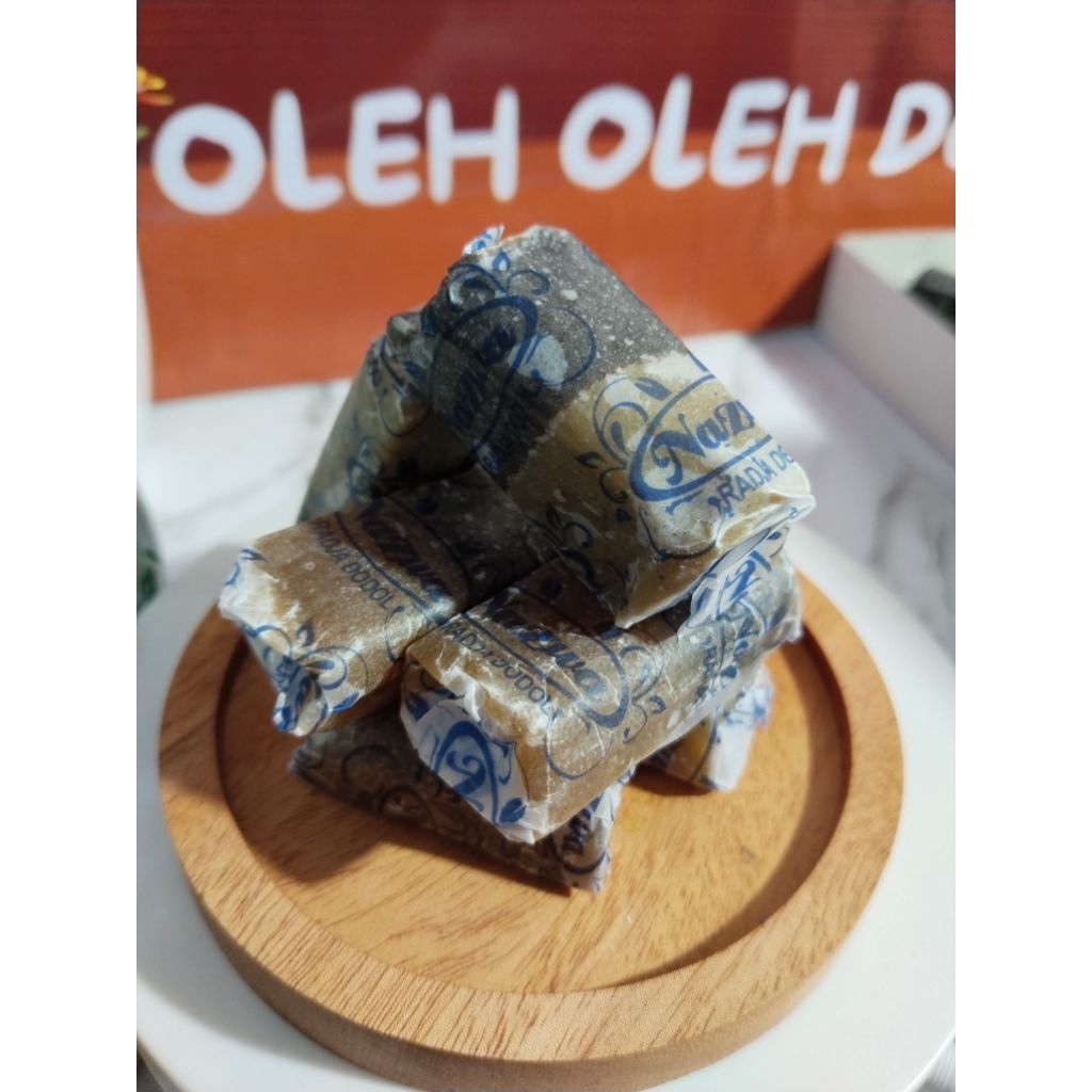 

Dodol Garut Original Clasik / Dodol Garut Kertas / Dodol Garut Special Quality