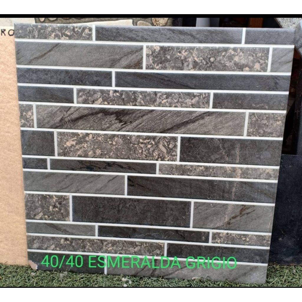 Keramik batu alam mulia accura Esmeralda 40x40