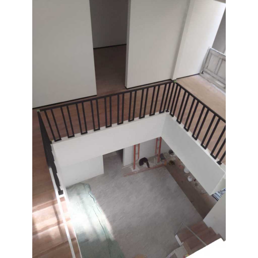 Railing balkon / void tangga bahan besi hollow