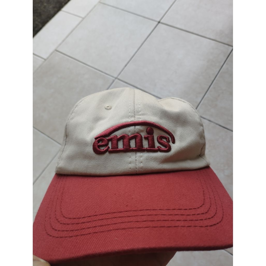 topi emis