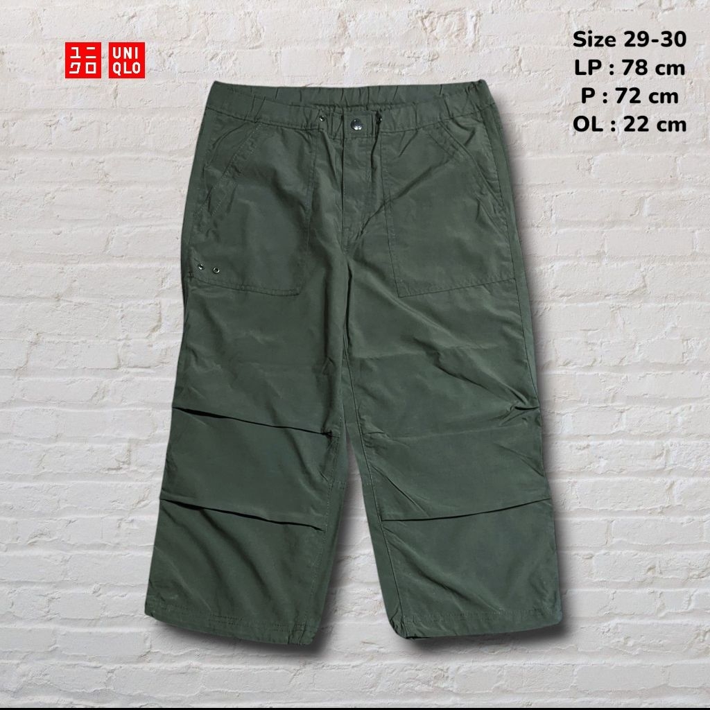 Size 29 Celana Pendek Shortpants Parasut Uniqlo Green    Second Preloved #CP90