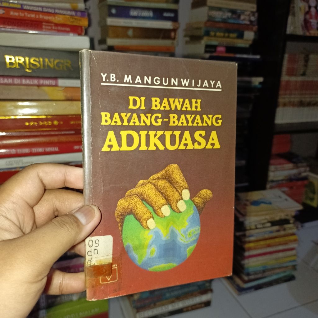 Di Bawah Bayang-Bayang Adikuasa by YB. Mangunwijaya