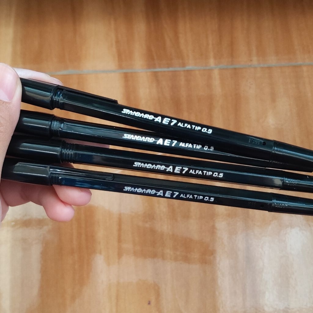 

Pulpen STANDARD AE7 (1 BIJI)