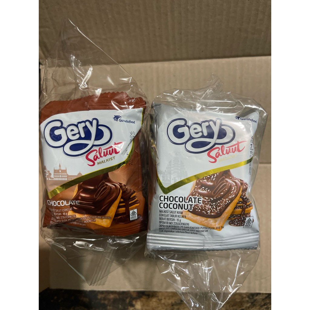 

Gery Saluut malkist renceng Cokelat & Cokelat kelapa