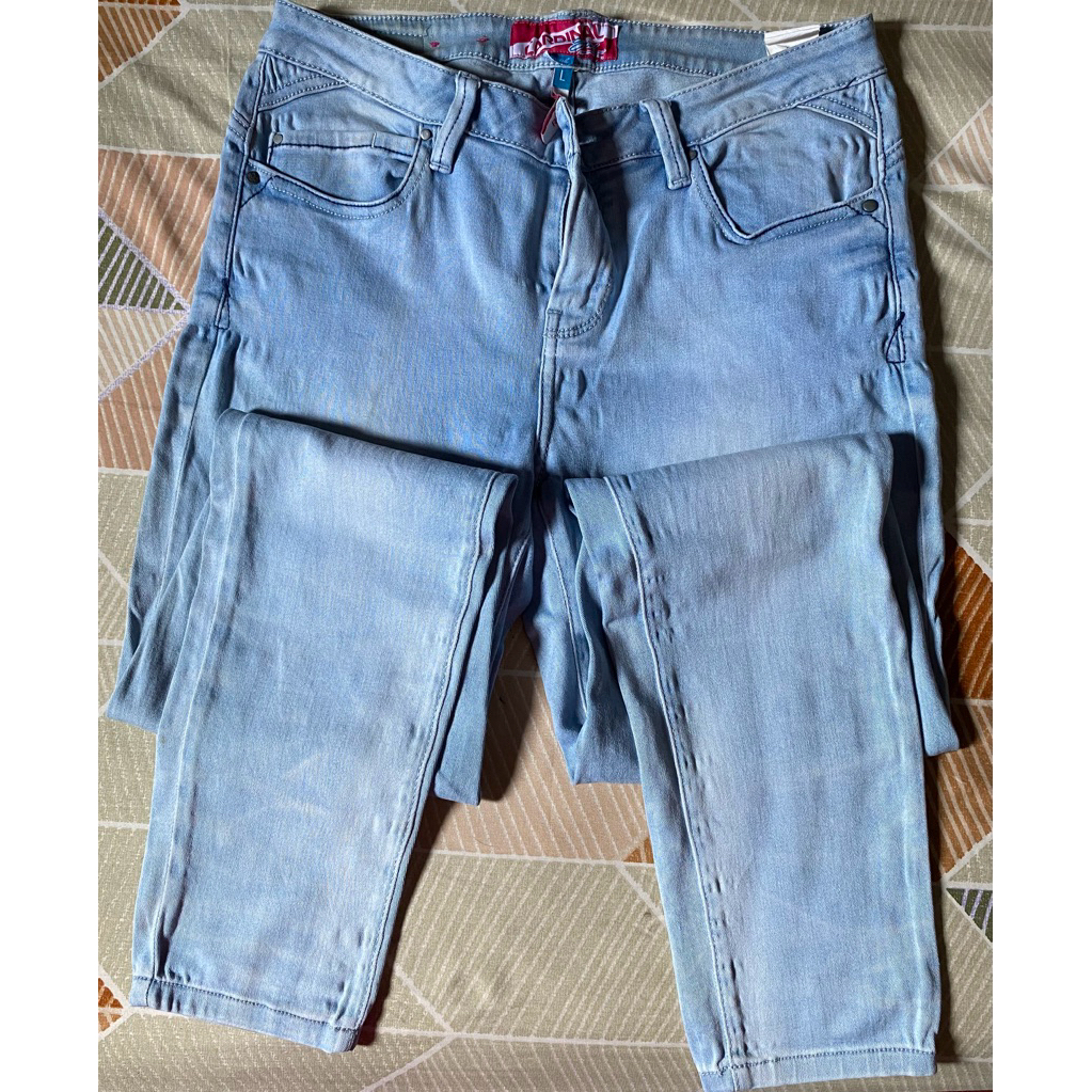 Preloved Celana Cardinal