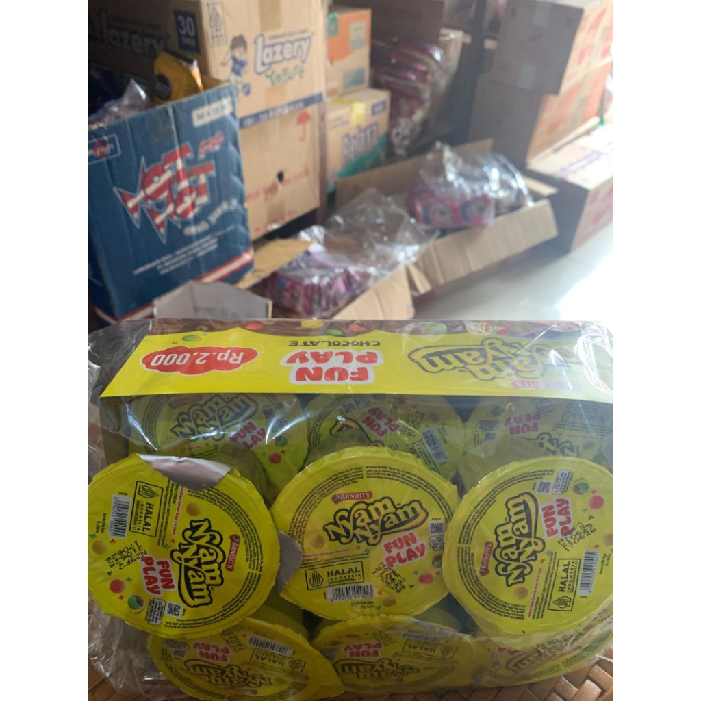 

NYAM NYAM | FUN PLAY CHOCOLATE | MAKANAN RINGAN EKSTRUDAT DENGAN KRIM COKELAT