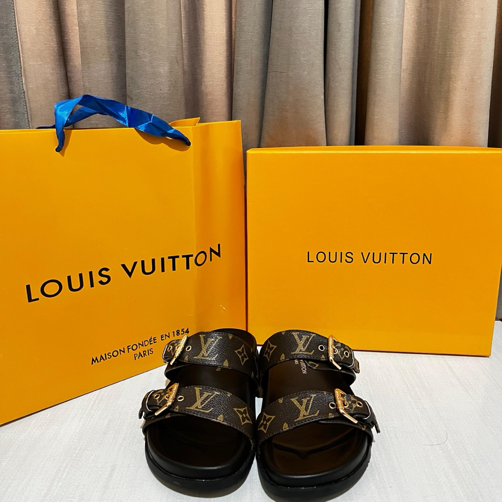 Sandal LV Motif Monogram – Premium Slip On Elegan