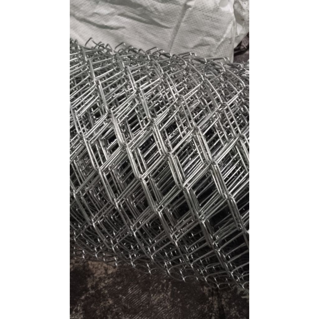 kawat harmonika galvanis tebal 2mm lubang 3 cm tinggi 2m panjang 20m