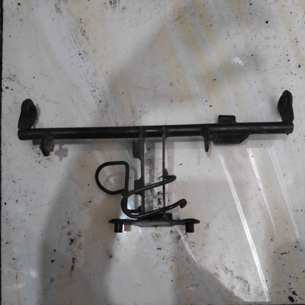 breket dudukan tameng bodi depan supra x 125 helm in karbu helm in fi