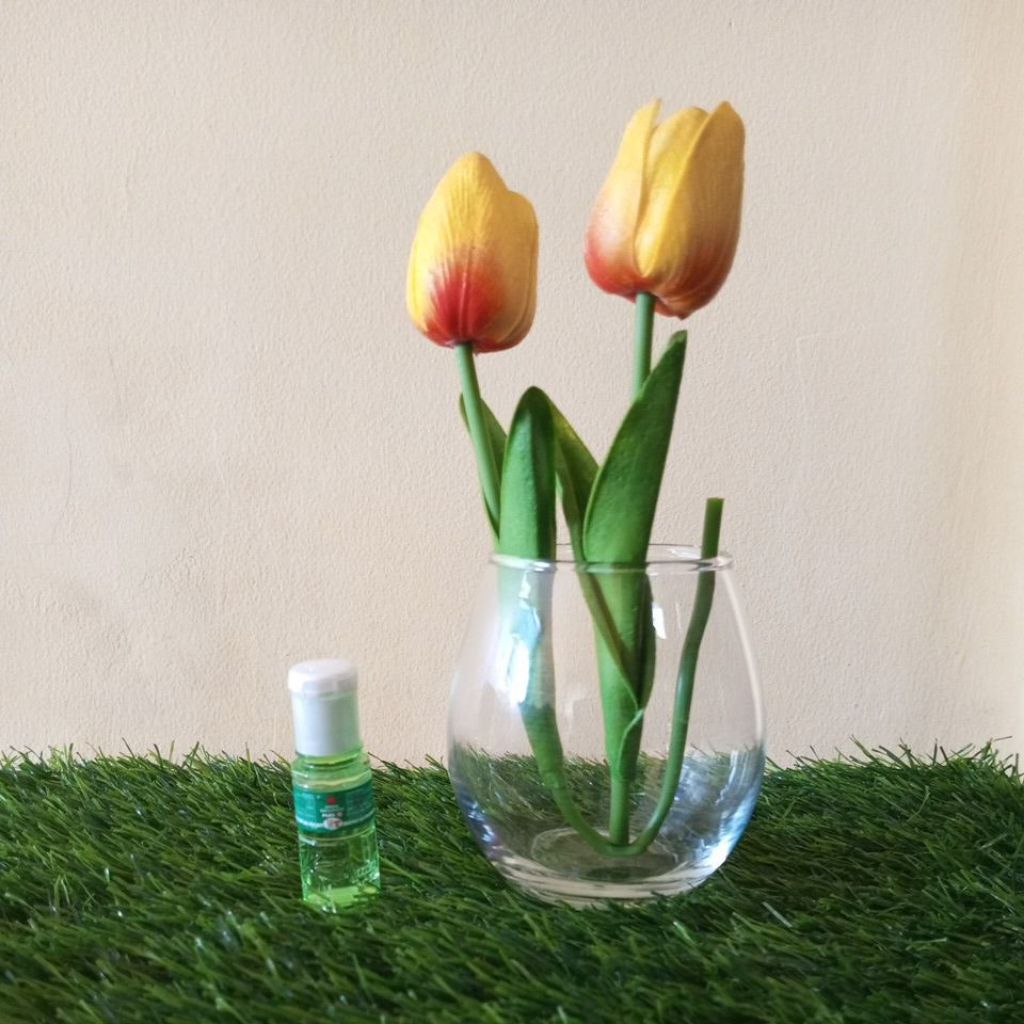 Minyak kayu putih plus kayu putih plus 15 ml TUTUP PUTIH