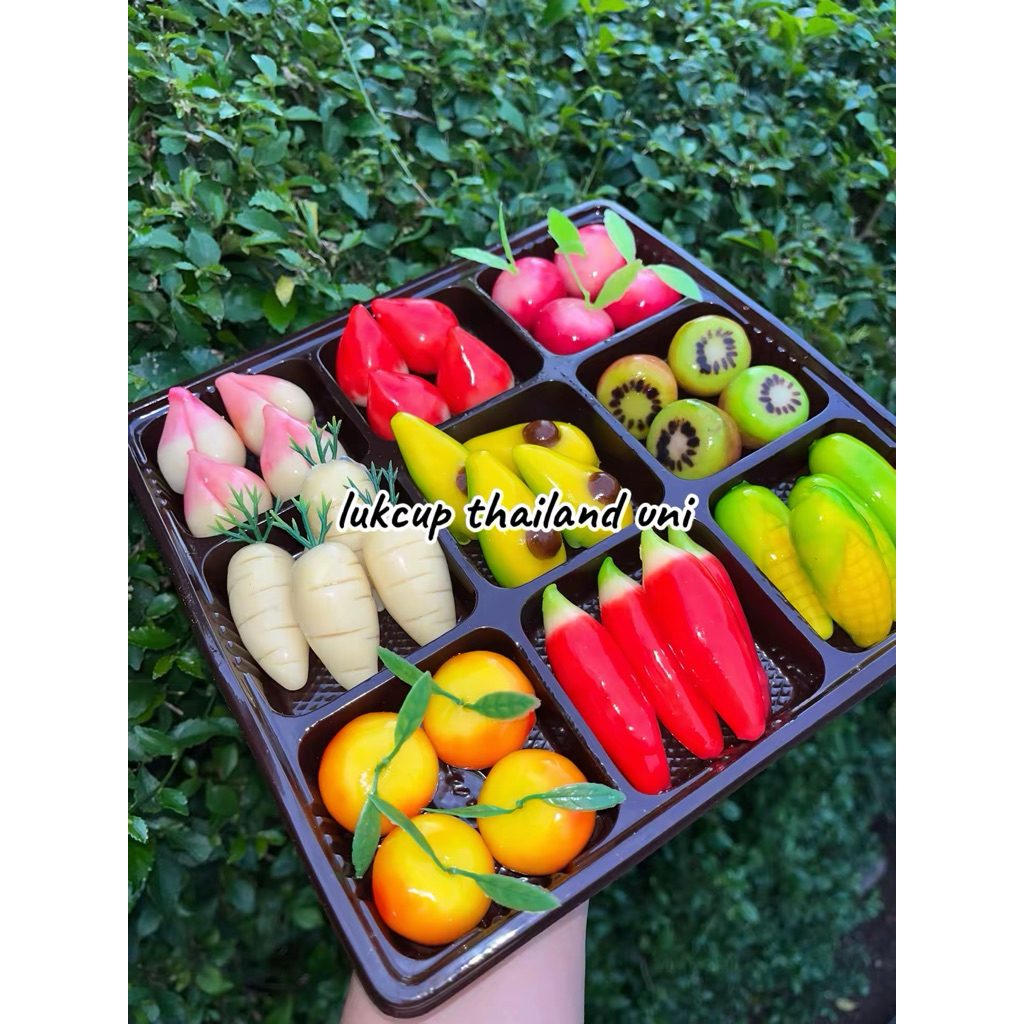 

Hampers Lukcup 9 sekat isi 45 pcs mix