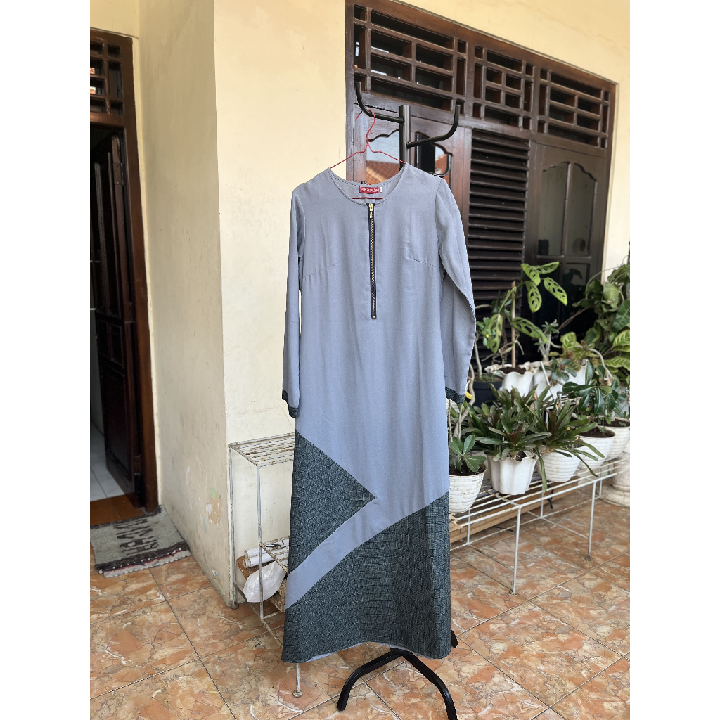 Preloved Abaya – Heaven Lights by Zerina Banu (Size S)