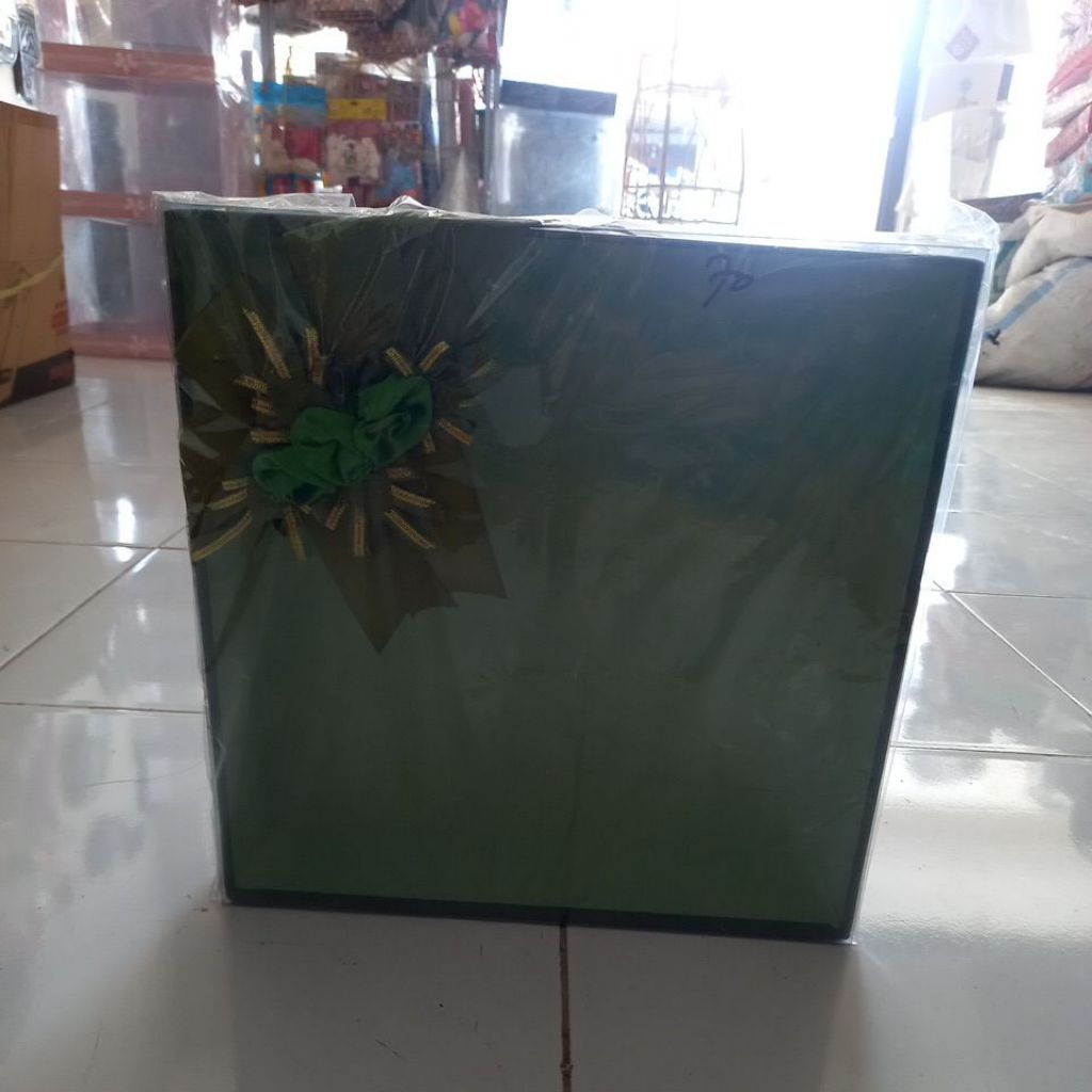

box kue press mika ukuran 30 x 30 x 8 cm hijau tua