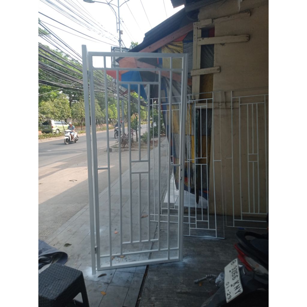 pintu kawat nyamuk + tralis