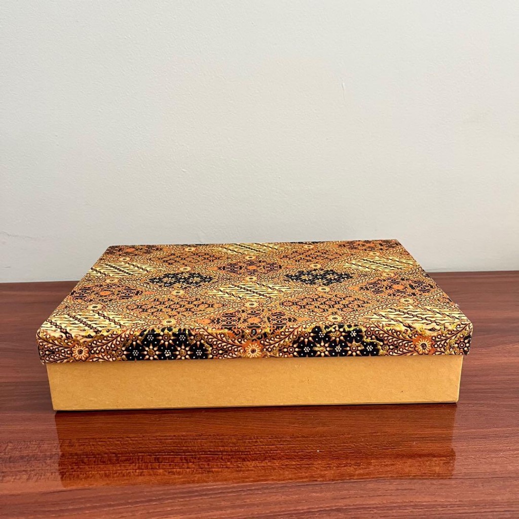 

Batik Box Kotak Kado Hardbox