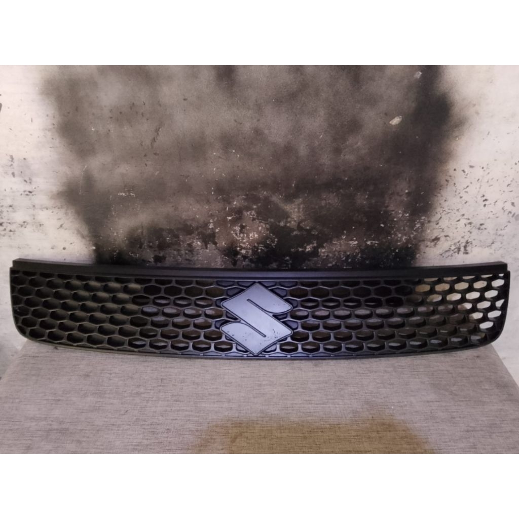 grill atas untuk bemper depan suzuki swift GT2 original tahun 2006 - 2012
