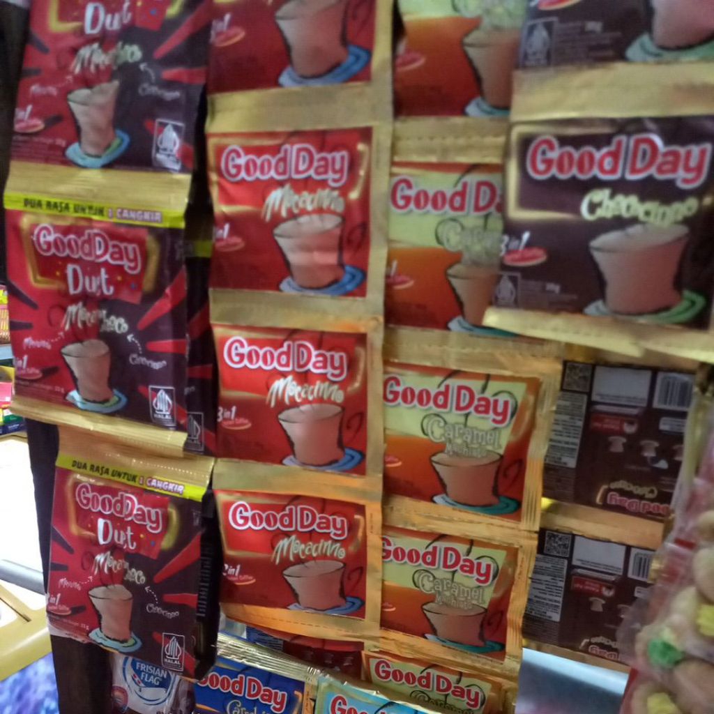 

GoodDay Kopi varian Rasa serenceng isi 10