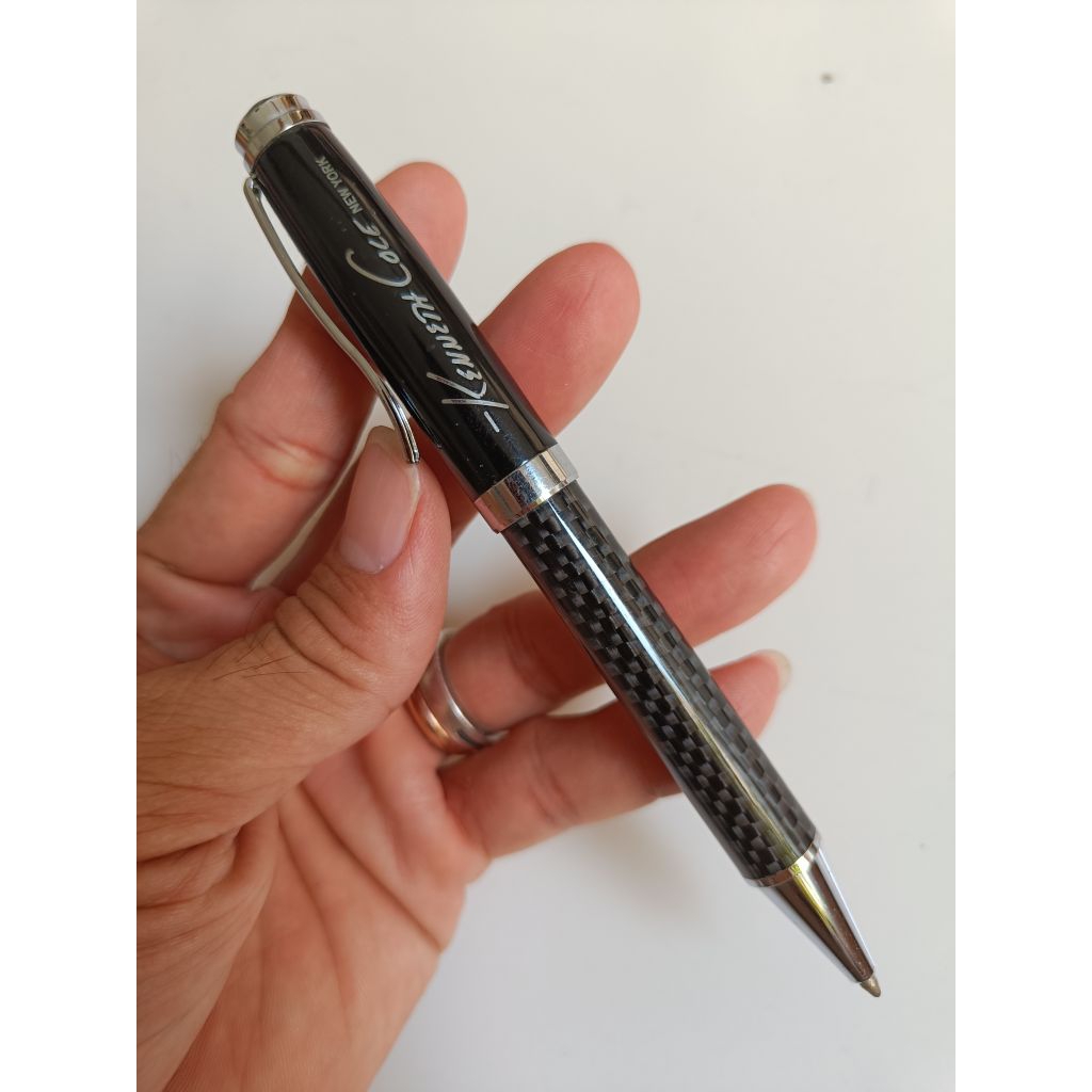 

Pulpen ball point Kenneth Cole carbon original normal tintah habis
