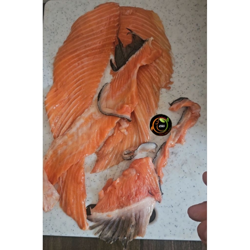 

TETELAN SALMON Kulit Salmon potongan/ sesetan kulit Salmon