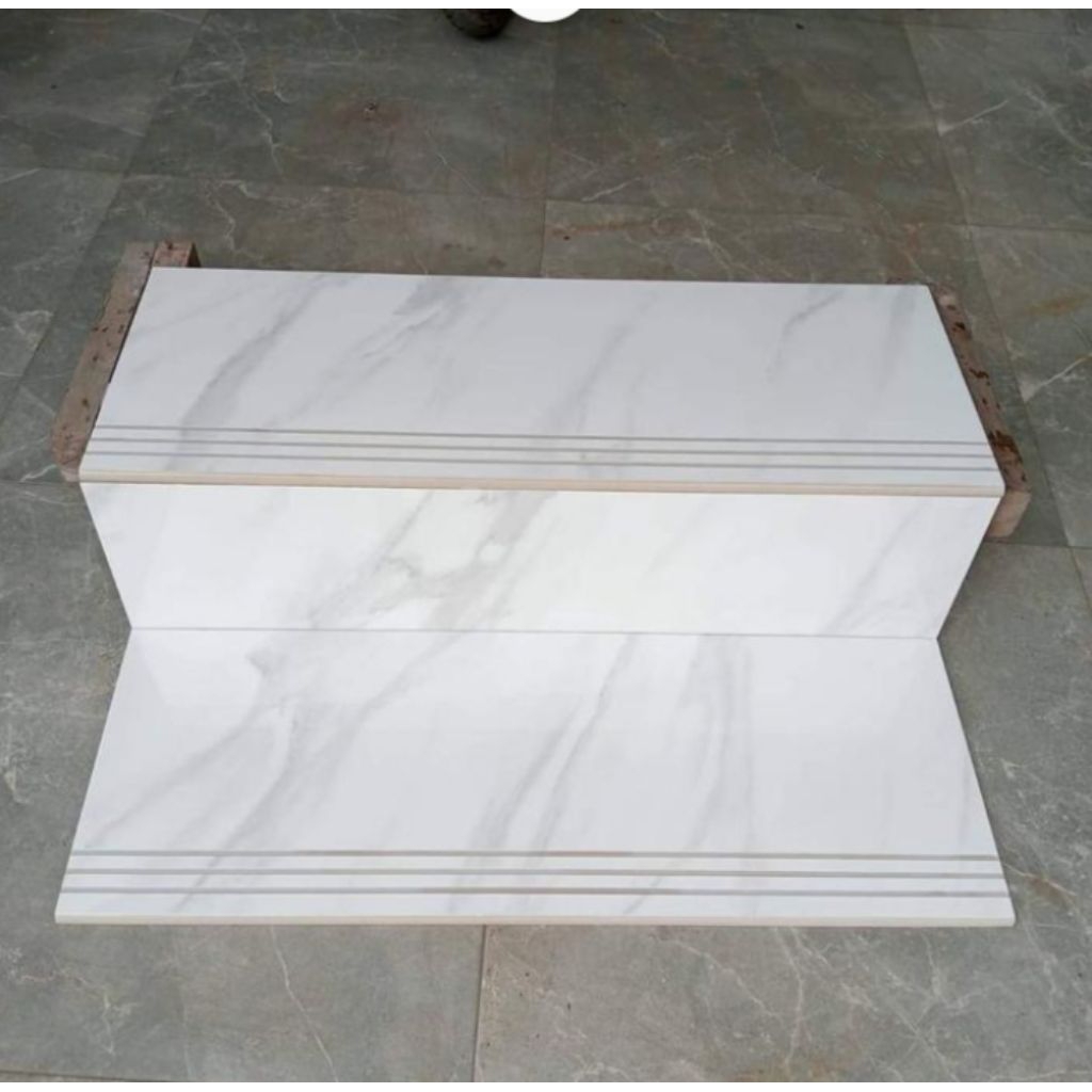 Granit pijakan tangga putih motif carara 30x60+15x60 satu set
