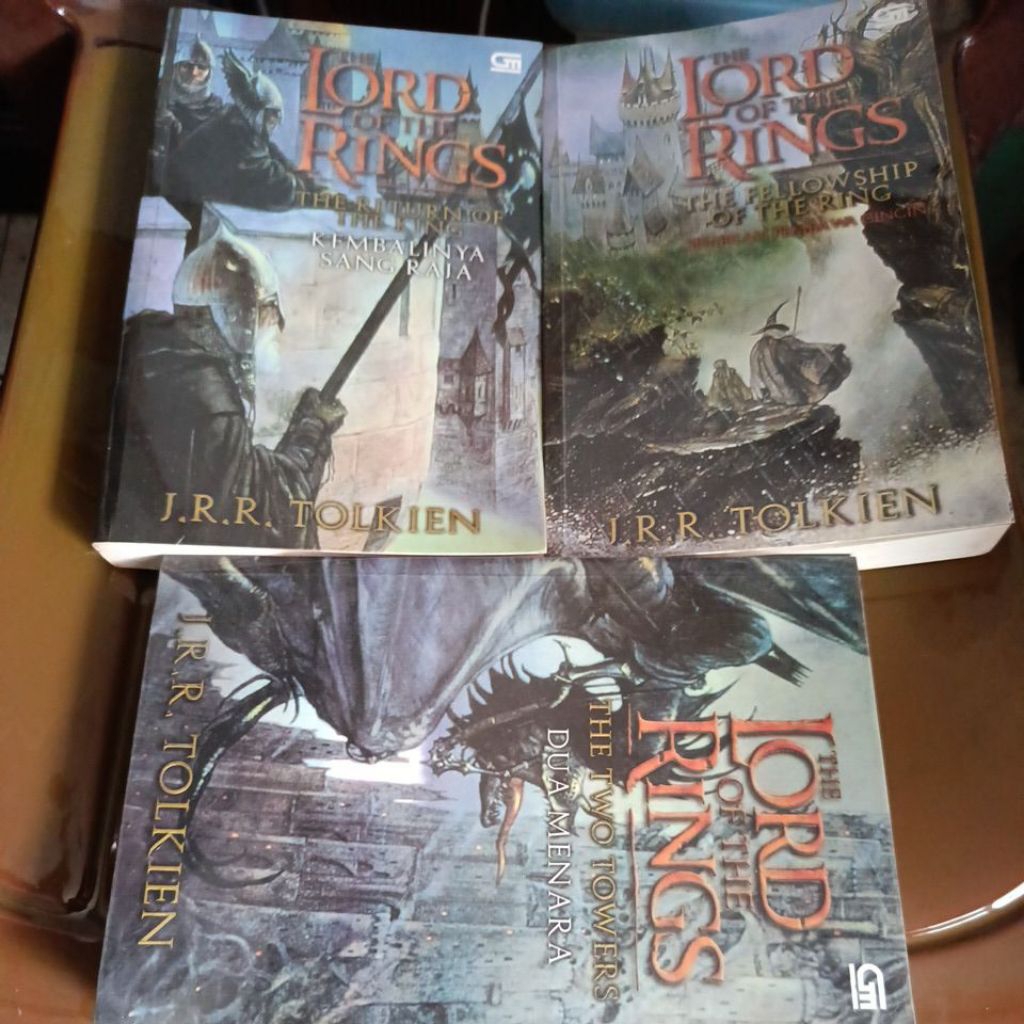 novel bekas The Lord of The Rings trilogy by JRR Tolkien