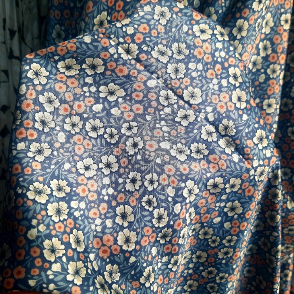 KAIN SATIN SILK PREMIUM MOTIF BUNGA KECIL  - KAIN SATEN MOTIF BUNGA KECIL HARGA/0,5M