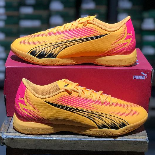 PUMA Sepatu Futsal Ultra Play It 107766 03