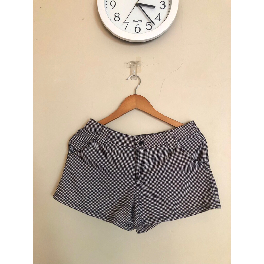 Preloved celana pendek wanita kotak-kotak hitam putih