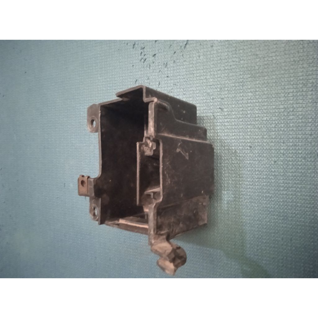 box aki+ cover tutup aki Honda Supra 125 helm in original