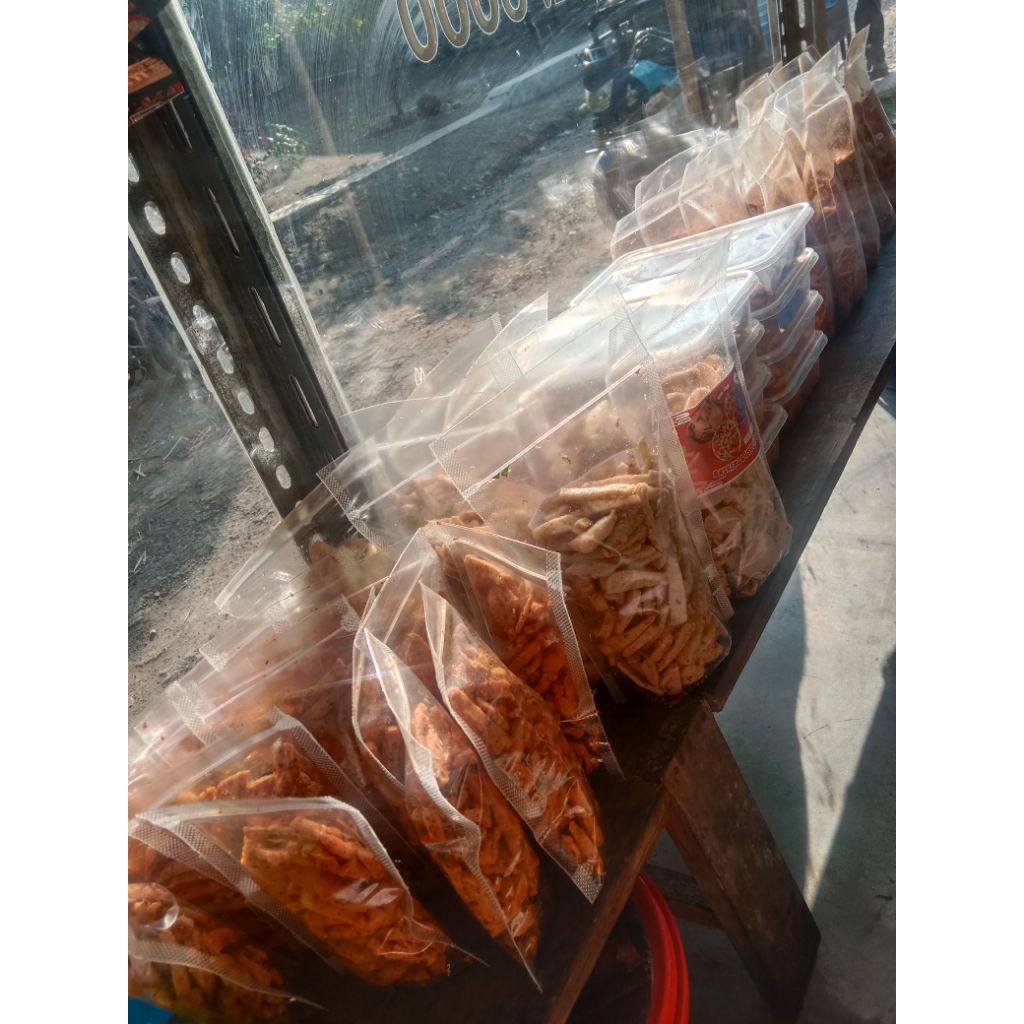 

basreng dan usus pedas mba silfi