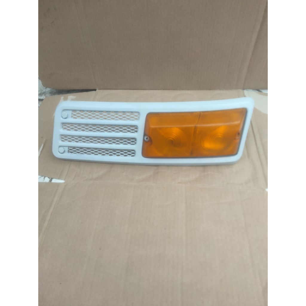 mika kaca lampu sen depan colt t 120 lama. R kanan
