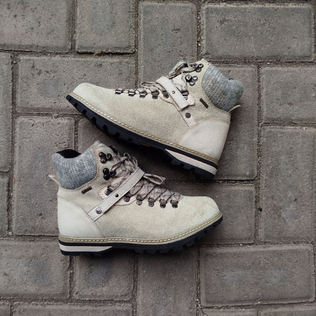 Sepatu Gunung Bekas Size 38 Keren